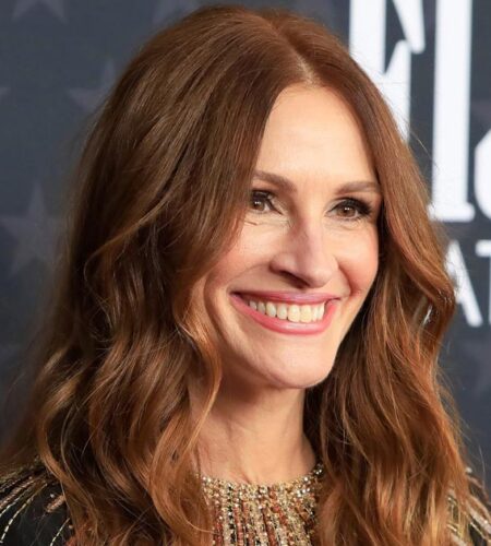 Julia Roberts Gave Birth to Twins at 37 – Pics of Her ‘Beautiful’ 18-Year-Old Boy & Girl